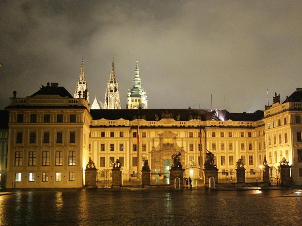 The Bookhouse, 5-Bedroom Residence By Prague Castle ภายนอก รูปภาพ