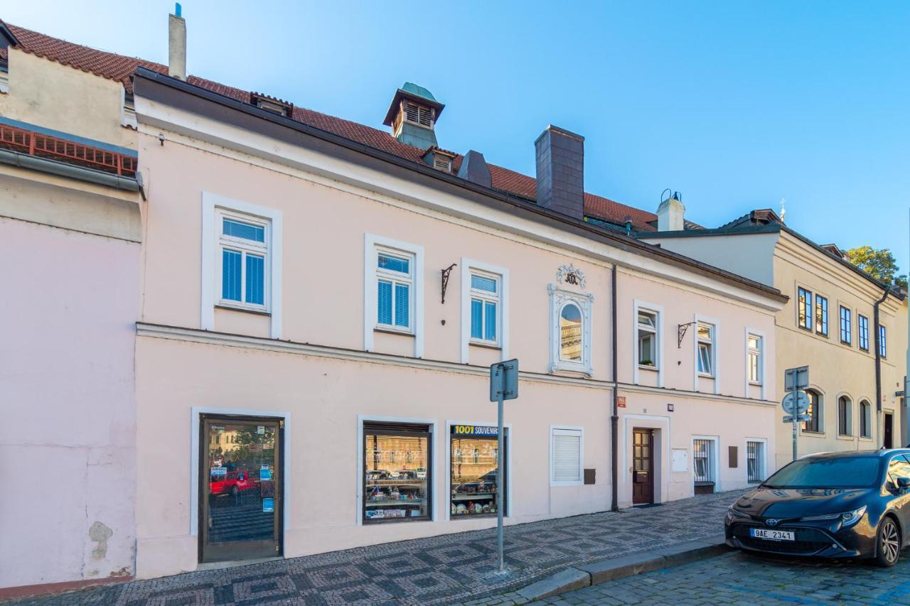 The Bookhouse, 5-Bedroom Residence By Prague Castle ภายนอก รูปภาพ