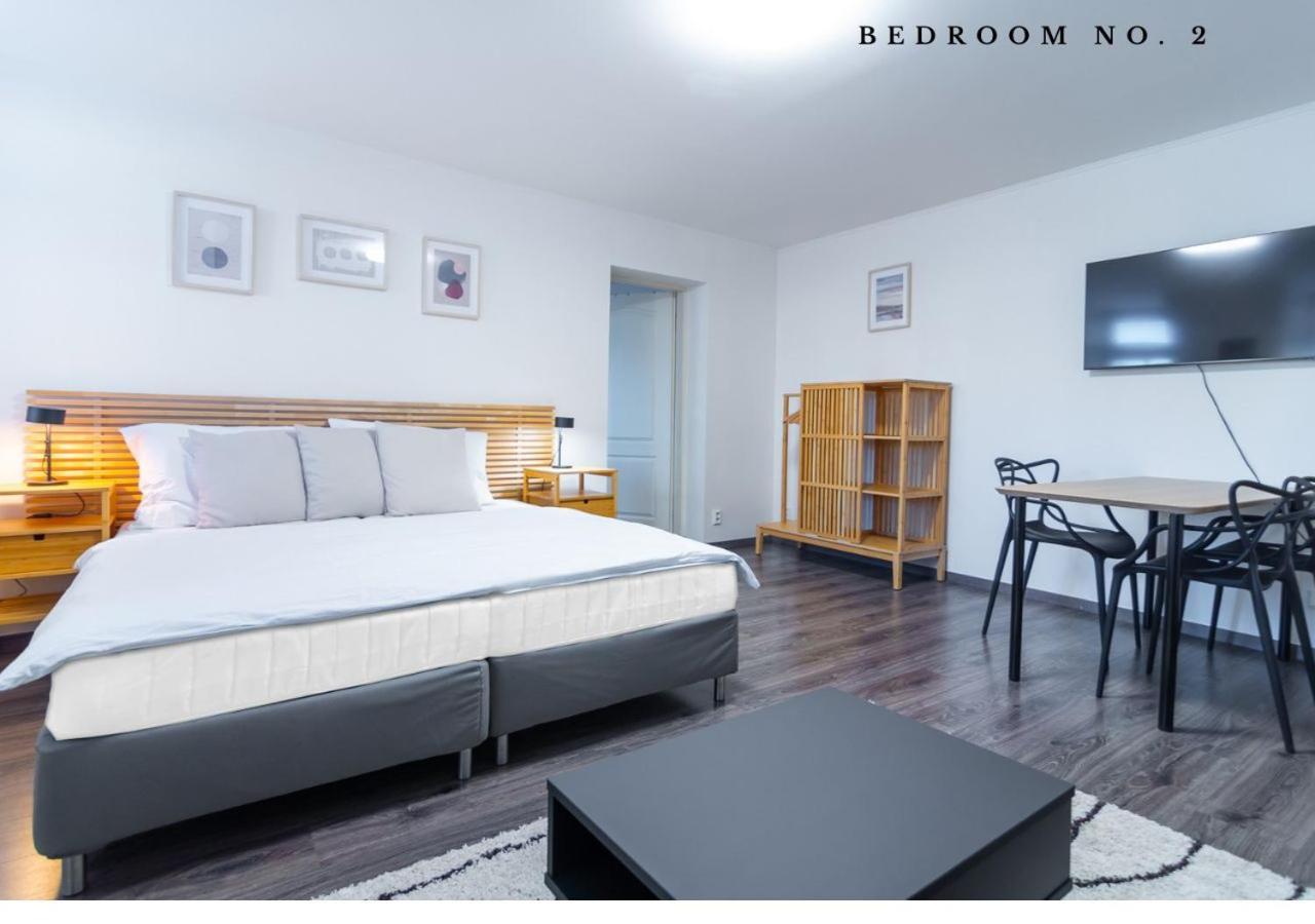 The Bookhouse, 5-Bedroom Residence By Prague Castle ภายนอก รูปภาพ