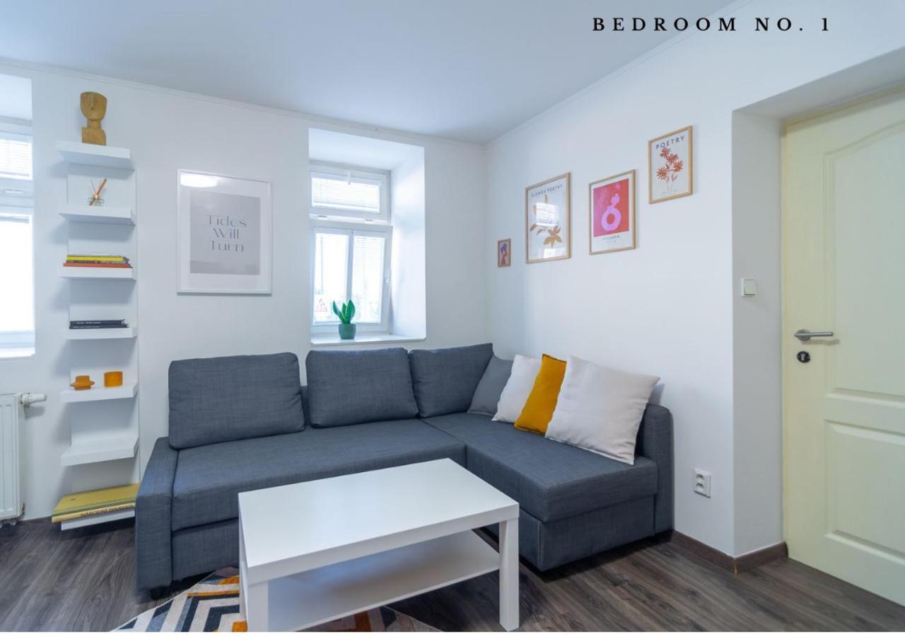 The Bookhouse, 5-Bedroom Residence By Prague Castle ภายนอก รูปภาพ