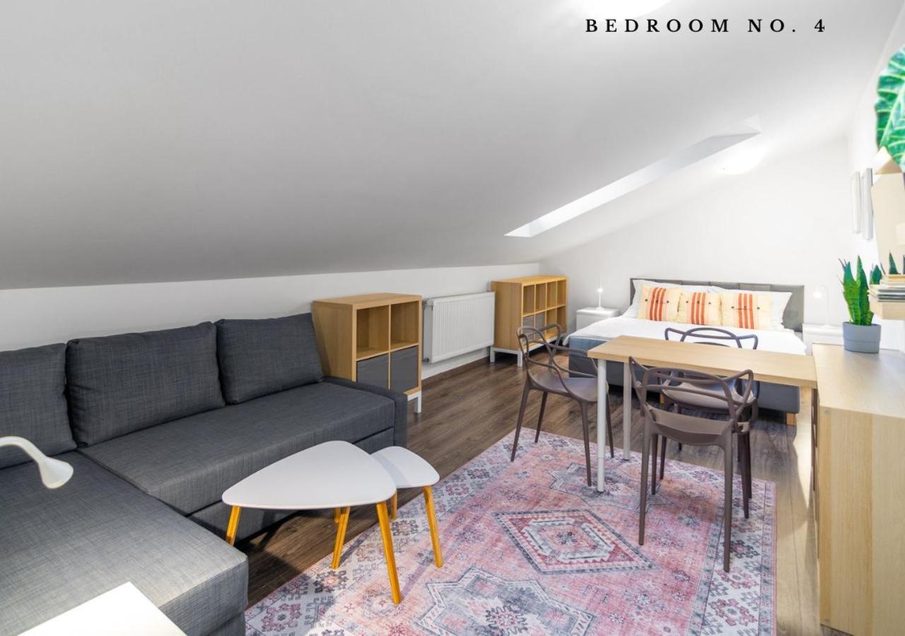 The Bookhouse, 5-Bedroom Residence By Prague Castle ภายนอก รูปภาพ